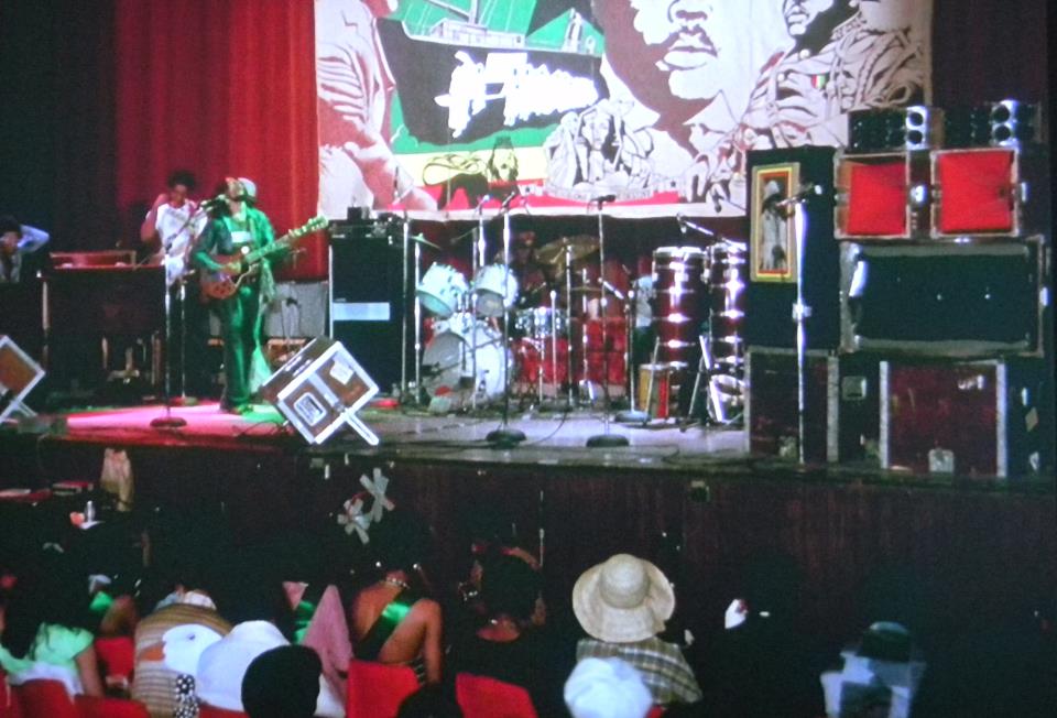 523624_4466321979395_1648496643_n