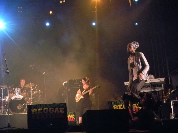 Jah Mason & Dub Akom