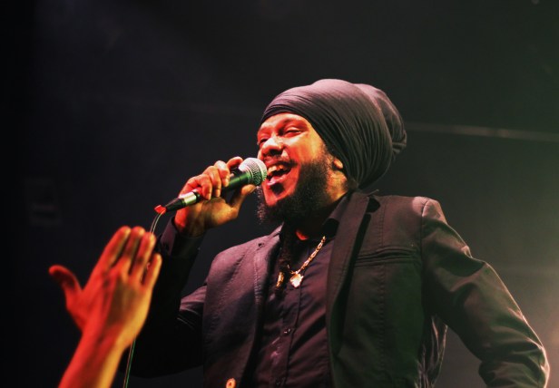 Yaniss Odua & Artikal Band, Live L'Escale Aubagne - Photo : Fred reGGaeLover 2014