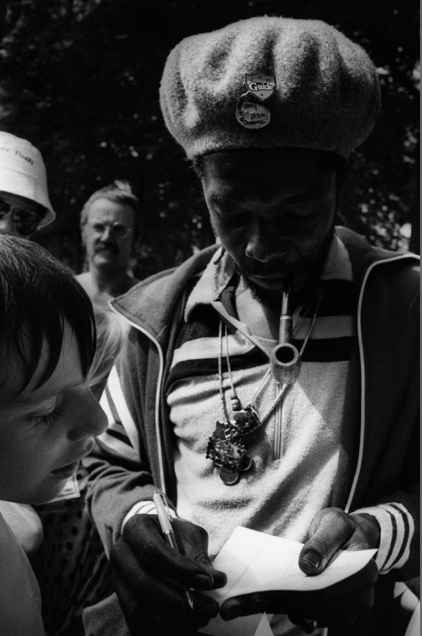peter tosh pinkpop 1979, backstage - photo by lex van rossen
